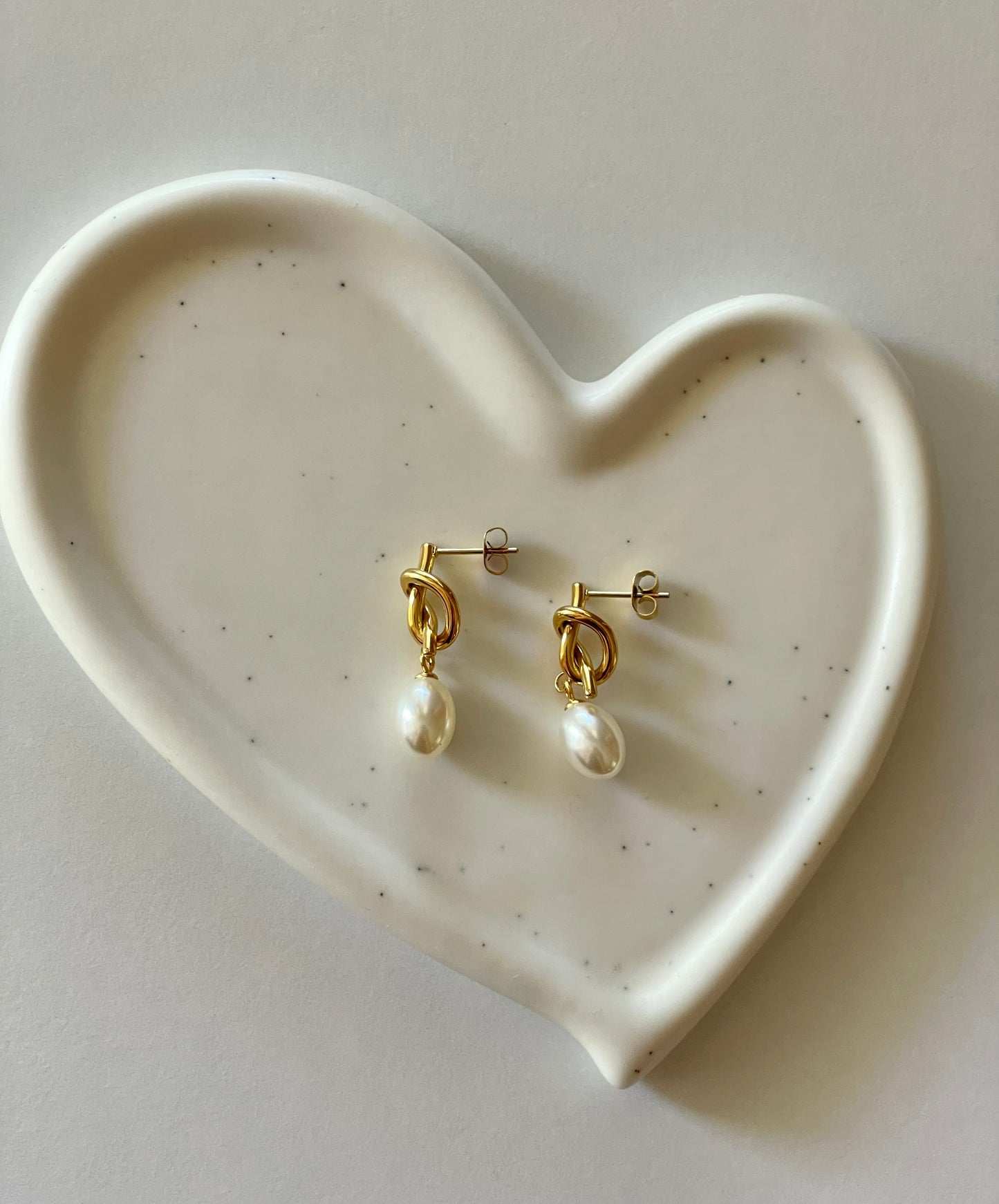 One Pearl Earrings